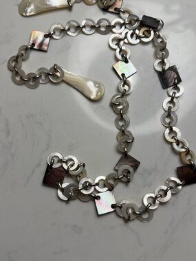 Mother-of-Pearl Link Necklace in Pearl White and Iridescent Shell from the 70’s